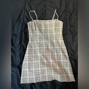 Wilfred Aritzia Classic Neutral Checkered Plaid Mini Dress Size 8